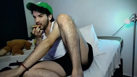 Snapshot of camilosaennz chatting on 02-17-25, 01:04 camilo online show from 02-17-25, 01:04