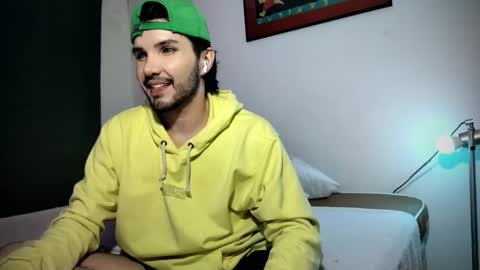 Snapshot of camilosaennz chatting on 02-17-25, 04:09 camilo online show from 02-17-25, 04:09