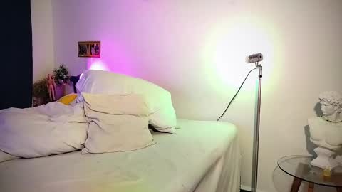 Snapshot of camilosaennz chatting on 02-23-25, 02:07 camilo online show from 02-23-25, 02:07