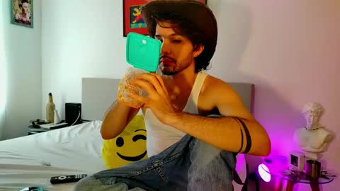 Snapshot of camilosaennz chatting on 10-20-25, 08:53 camilo online show from 10-20-25, 08:53