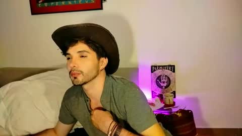 Snapshot of camilosaennz chatting on 11-15-25, 03:04 camilo online show from 11-15-25, 03:04