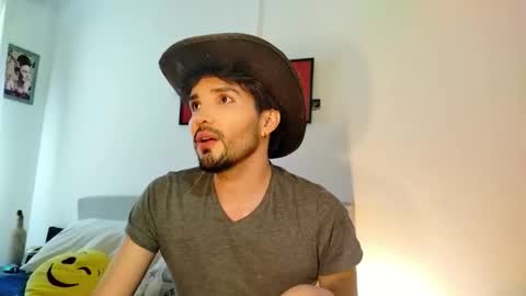 Snapshot of camilosaennz chatting on 12-01-25, 08:03 camilo online show from 12-01-25, 08:03