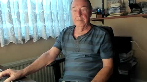 Cammee online show from 12-19-25, 07:59