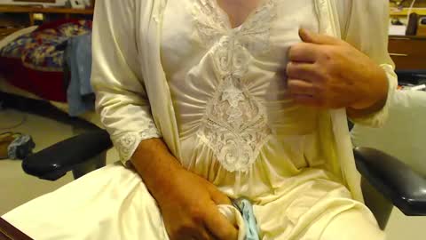 Snapshot of cammiecd chatting on 05-31-26, 10:11 CammieCD online show from 05-31-26, 10:11