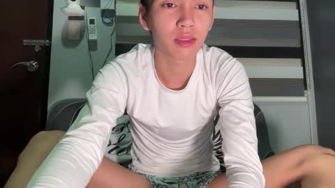 Snapshot of camwithethan chatting on 10-23-25, 05:12 Ethan online show from 10-23-25, 05:12