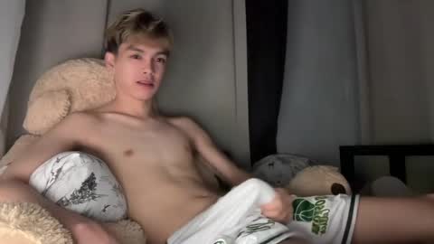 Snapshot of camwithethan chatting on 05-04-26, 09:49 Ethan online show from 05-04-26, 09:49