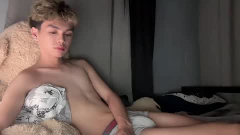 Snapshot of camwithethan chatting on 05-08-26, 06:46 Ethan online show from 05-08-26, 06:46