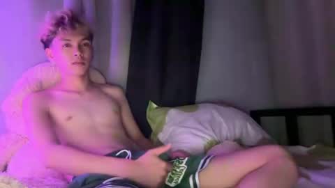 Snapshot of camwithethan chatting on 05-11-26, 06:05 Ethan online show from 05-11-26, 06:05