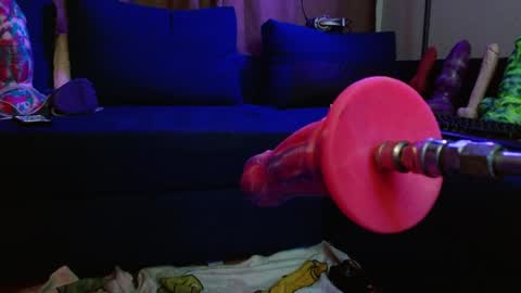 Snapshot of camzlut4u chatting on 01-20-25, 02:22 mark the Slut online show from 01-20-25, 02:22