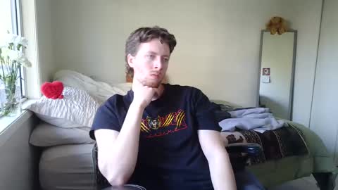 Snapshot of canadianstud18 chatting on 02-12-25, 07:45 Devon online show from 02-12-25, 07:45