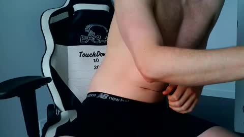 Snapshot of canadianstud18 chatting on 05-24-26, 01:43 Devon online show from 05-24-26, 01:43