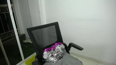 Snapshot of candacesxhot chatting on 02-02-25, 03:54 cumorsmooke online show from 02-02-25, 03:54