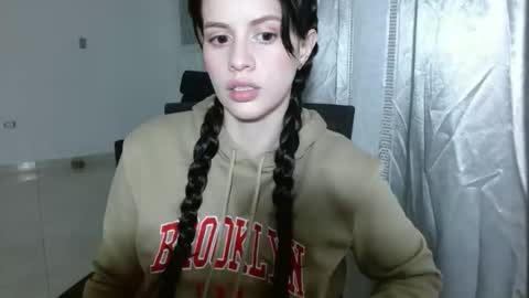 Snapshot of candacesxhot chatting on 09-22-25, 05:09 cumorsmooke online show from 09-22-25, 05:09