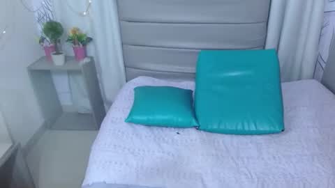 candela_dubout online show from 02-05-26, 12:32