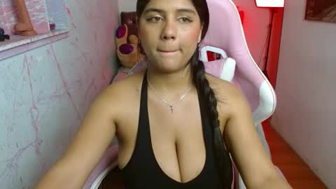 Snapshot of candela_smith chatting on 10-02-25, 06:15 Candelaria online show from 10-02-25, 06:15