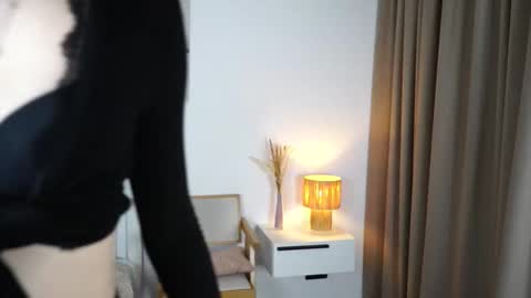 Ariana online show from 10-19-25, 09:21