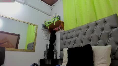 Snapshot of candi_afrodita chatting on 10-23-25, 04:50 candi afrodita online show from 10-23-25, 04:50