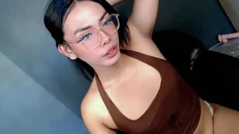 Snapshot of candi_blows chatting on 02-17-26, 06:32 Candi online show from 02-17-26, 06:32