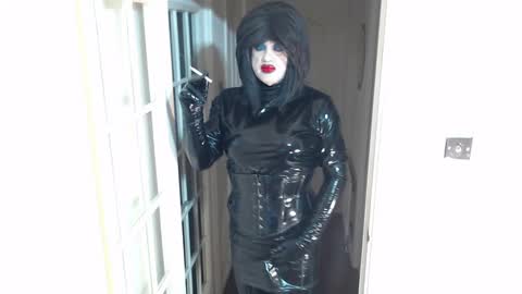 Snapshot of candi_smokes chatting on 12-13-24, 07:21 candi smokes online show from 12-13-24, 07:21