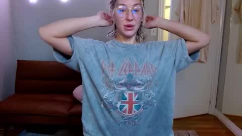 Snapshot of candicamgirl chatting on 11-14-25, 05:33 MissCandiJones online show from 11-14-25, 05:33