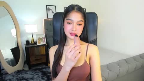 Snapshot of candiceferragamo chatting on 10-07-25, 03:20 candiceferragamo online show from 10-07-25, 03:20