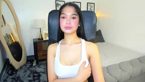 Snapshot of candiceferragamo chatting on 10-21-25, 02:18 candiceferragamo online show from 10-21-25, 02:18