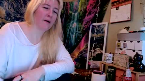 Candi online show from 05-18-26, 07:31