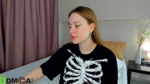 Snapshot of candy_cansew chatting on 10-25-25, 01:35 Candy online show from 10-25-25, 01:35