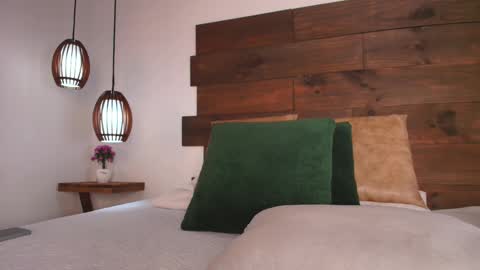 Jolie online show from 10-17-25, 09:28