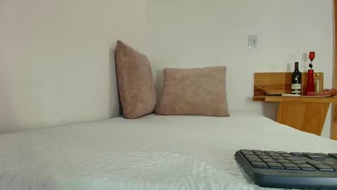 Jolie online show from 01-08-26, 01:13