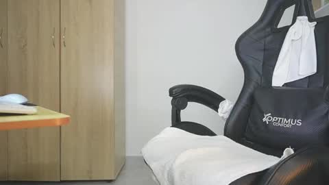 Nickol online show from 04-25-26, 09:01