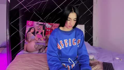 Snapshot of candy_leila3 chatting on 10-10-25, 04:11 Leila online show from 10-10-25, 04:11