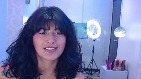 Snapshot of candy_lux_ chatting on 02-13-25, 05:33 Candy online show from 02-13-25, 05:33