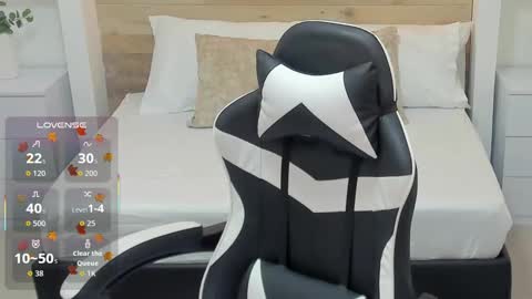 Snapshot of candy_summer28_ chatting on 10-20-25, 07:14 CANDY online show from 10-20-25, 07:14