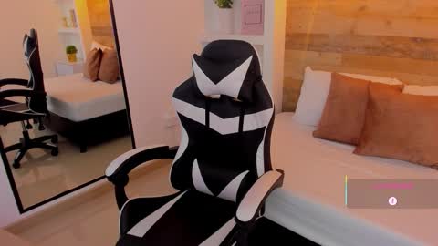 Snapshot of candy_summer28_ chatting on 11-22-25, 07:02 CANDY online show from 11-22-25, 07:02