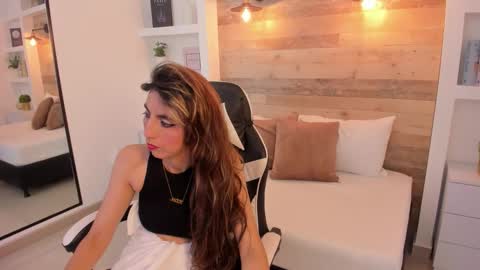 Snapshot of candy_summer28_ chatting on 12-16-25, 07:19 CANDY online show from 12-16-25, 07:19