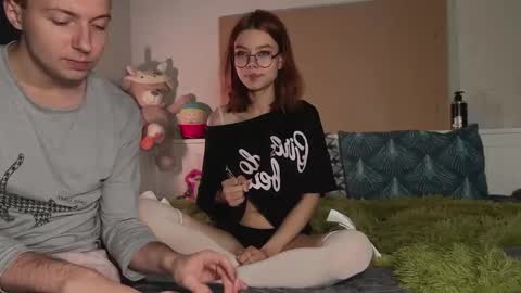 Snapshot of candybeee chatting on 12-14-25, 11:42 candybeee online show from 12-14-25, 11:42