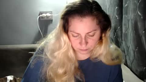 Laura online show from 10-28-25, 05:48