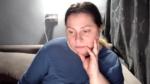 Laura online show from 04-06-26, 06:42