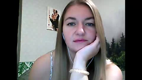 Snapshot of candyolime chatting on 10-13-25, 09:26 Daisy online show from 10-13-25, 09:26