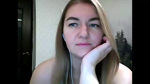 Snapshot of candyolime chatting on 12-13-25, 10:48 Daisy online show from 12-13-25, 10:48