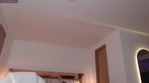 Shenoa Jimenez online show from 01-12-25, 05:03