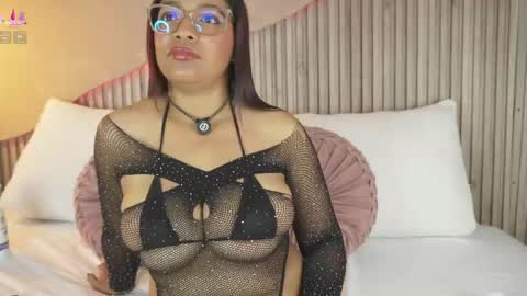 Canela Hot  online show from 04-28-26, 12:32