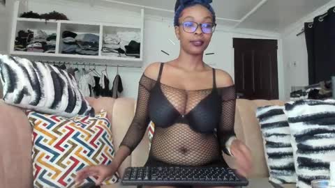 Canela online show from 02-11-25, 06:33