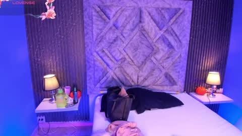 GABRIELA LOPEZ online show from 01-10-25, 04:01