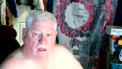 Snapshot of canoelicker69 chatting on 06-10-26, 04:17 canoelicker69 online show from 06-10-26, 04:17