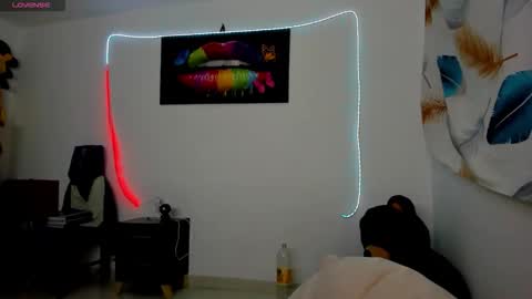 Snapshot of caos_mod chatting on 05-11-26, 08:20 CAOS online show from 05-11-26, 08:20