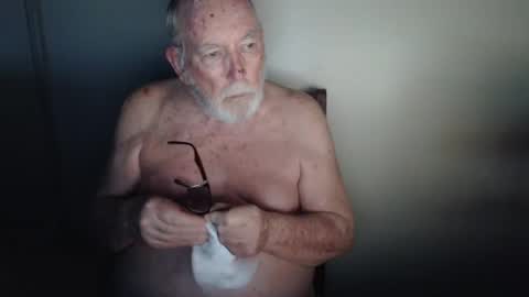 Snapshot of capt5105 chatting on 01-31-25, 11:56 capt5105 online show from 01-31-25, 11:56