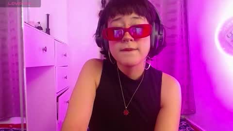 Snapshot of caraenaranja chatting on 10-12-25, 03:38 Amy online show from 10-12-25, 03:38