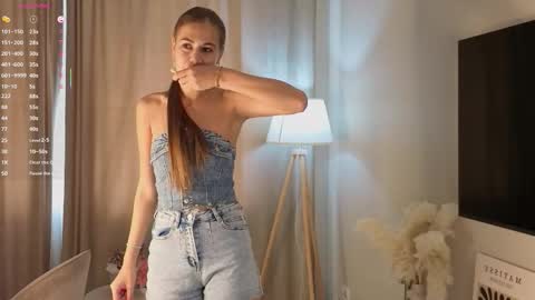 Snapshot of caramel_bella chatting on 10-05-25, 06:12 Bella online show from 10-05-25, 06:12